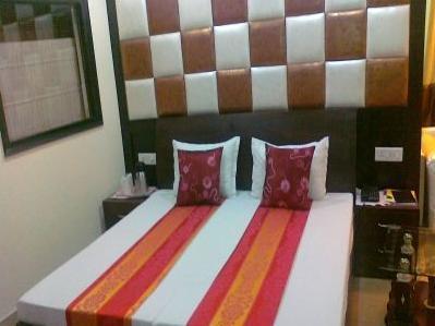 Hotel Ng Paradise Jagadhri Ngoại thất bức ảnh