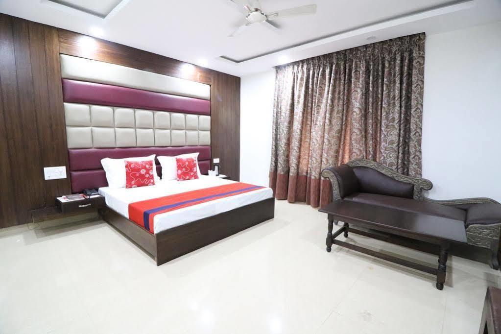 Hotel Ng Paradise Jagadhri Ngoại thất bức ảnh