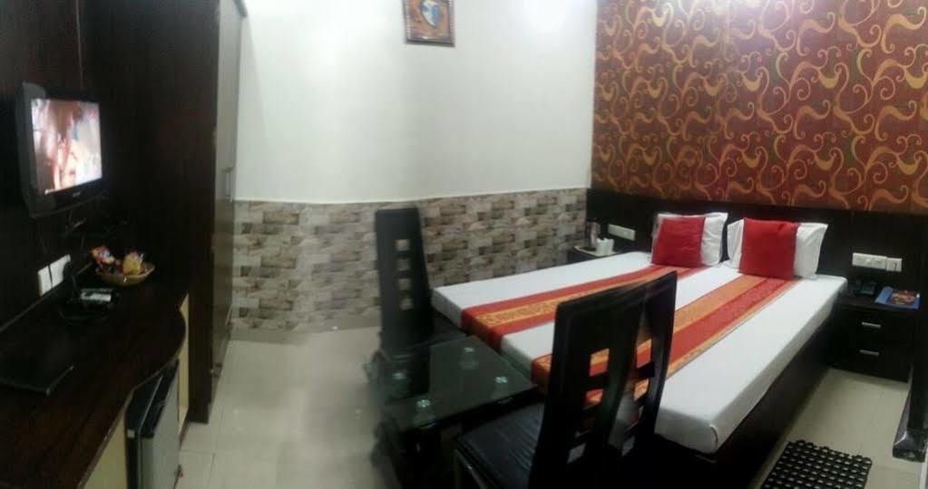 Hotel Ng Paradise Jagadhri Ngoại thất bức ảnh